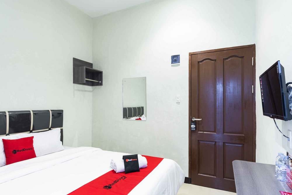RedDoorz Room