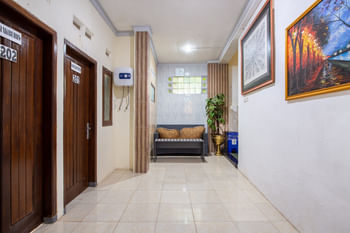 Reddoorz Plus near Balai Kota Batu 2