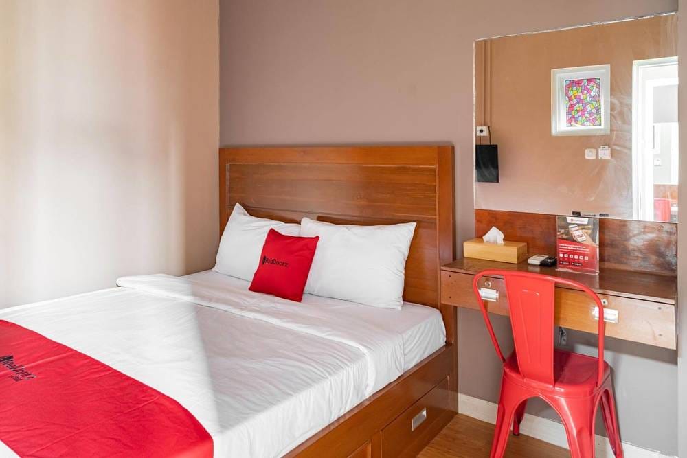 RedDoorz Room