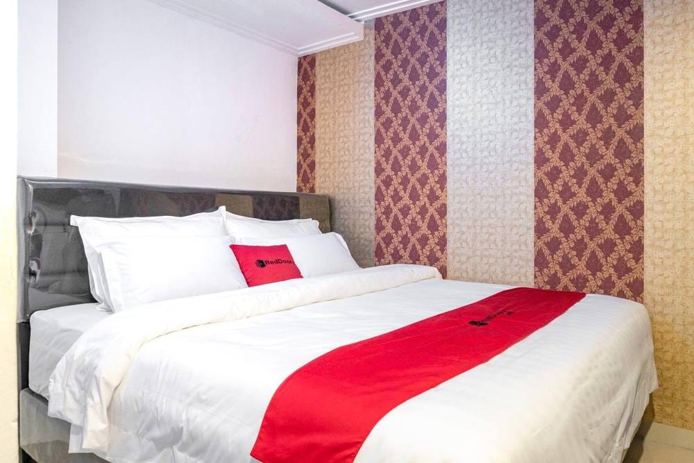 RedDoorz Room