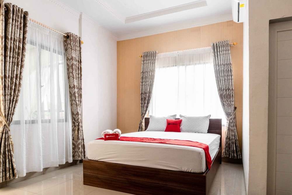 RedDoorz Room