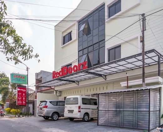 RedDoorz Syariah near Stadion Teladan Medan