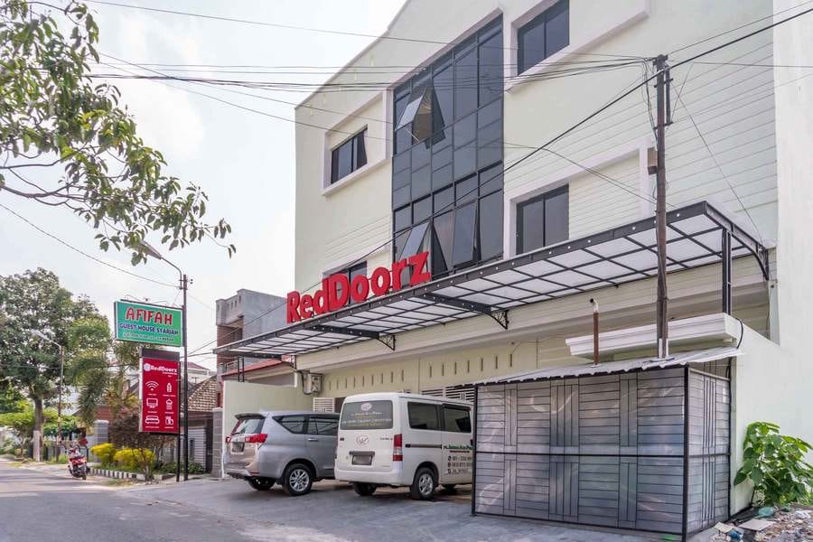 RedDoorz Syariah near Stadion Teladan Medan