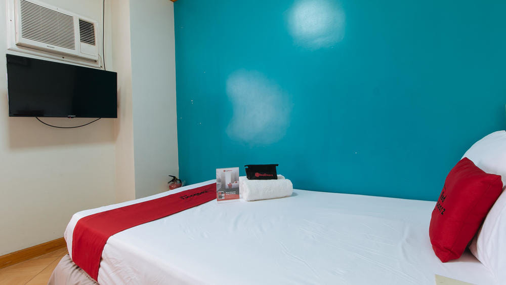 RedDoorz Deluxe Room