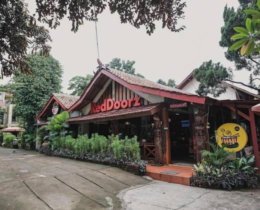 RedDoorz Syariah Plus near Trans Studio Cibubur
