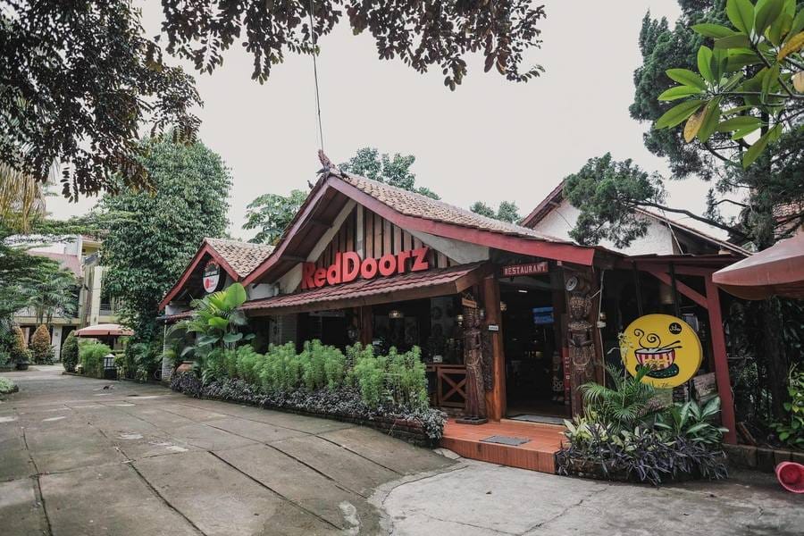 RedDoorz Syariah Plus near Trans Studio Cibubur