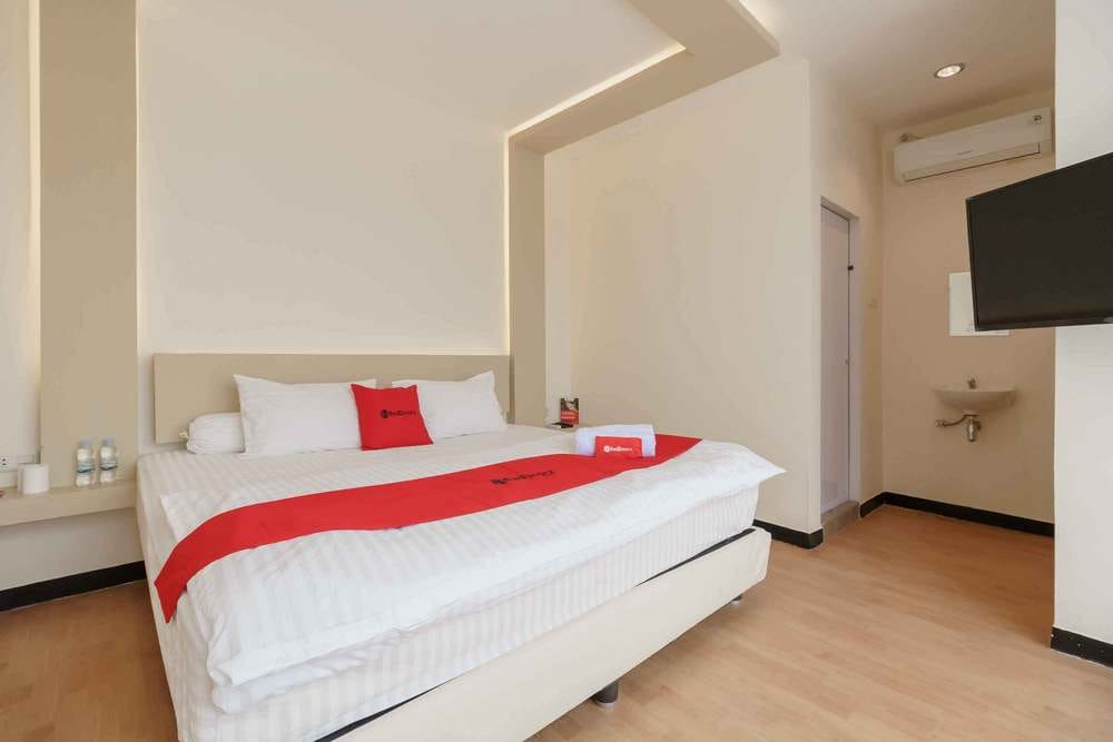 RedDoorz Family Room