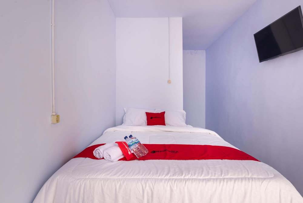 RedDoorz Room
