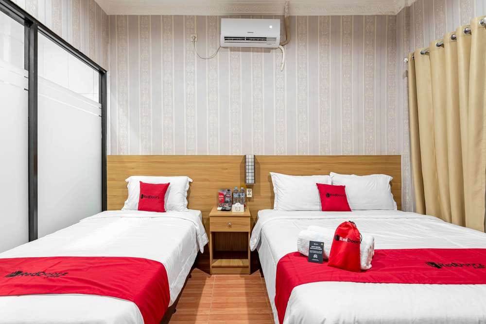 RedDoorz Family Room
