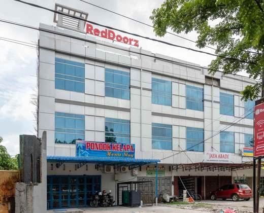 RedDoorz near Manhattan Square Medan