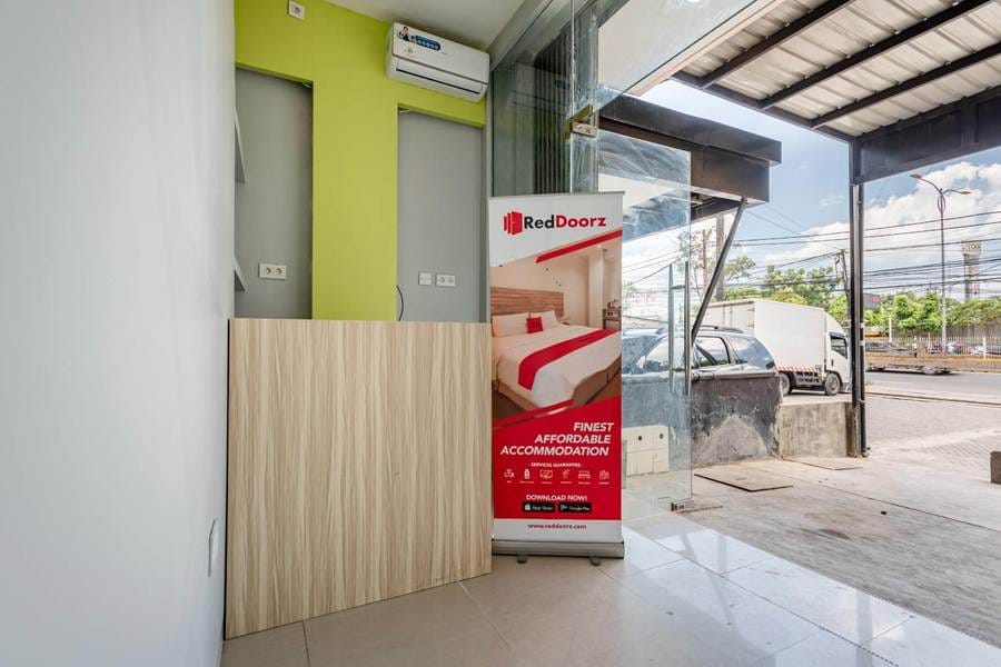 RedDoorz near Tanjung Duren 2