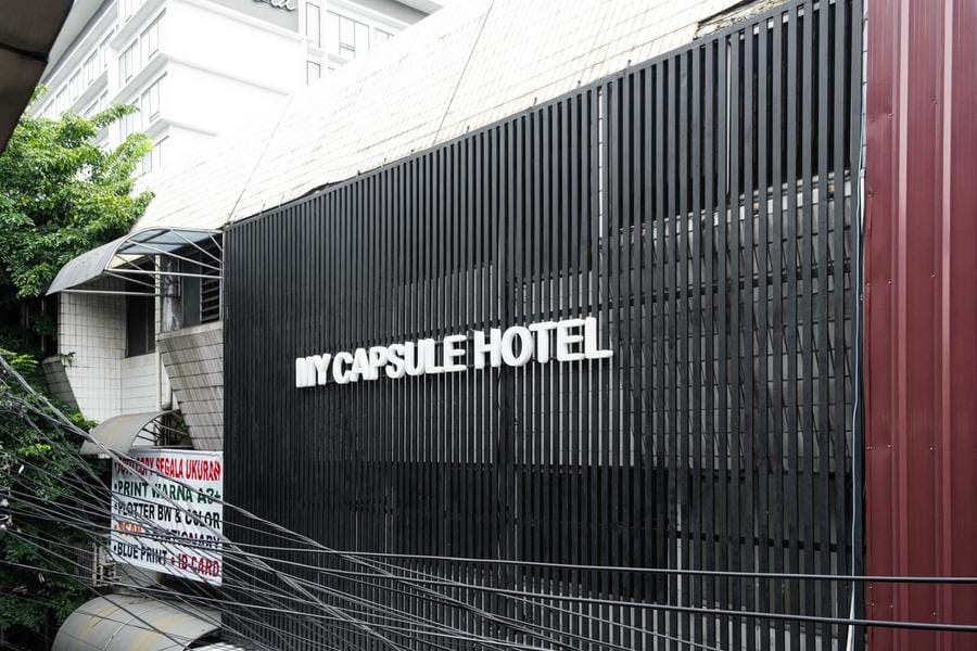 RedDoorz Hostel near Taman Puring