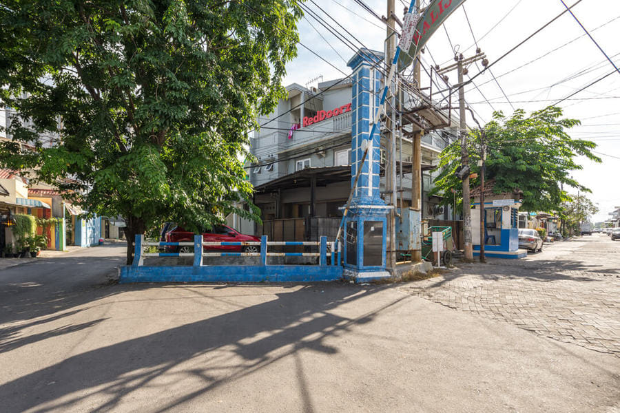 RedDoorz near Widya Mandala University