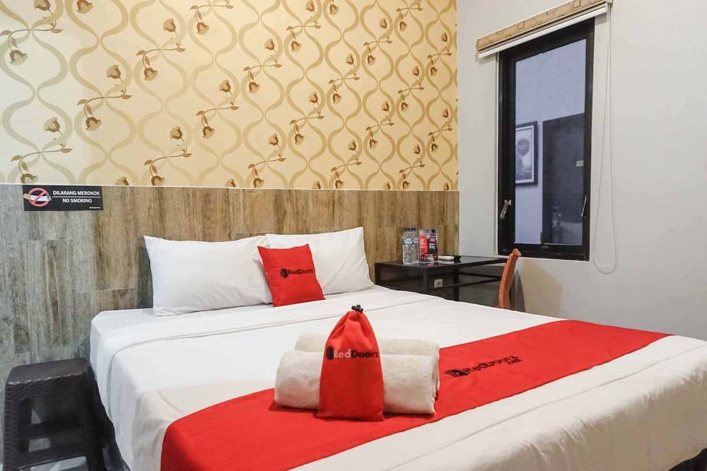 RedDoorz Room
