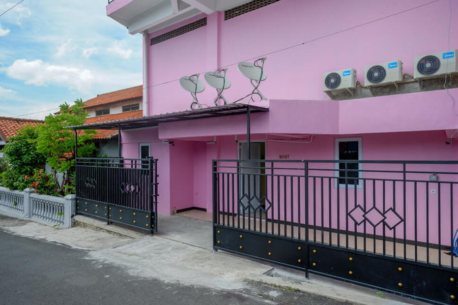 RedDoorz @ Jalan Gatot Subroto Semarang