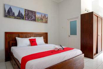 RedDoorz near Padang Golf Adisucipto 