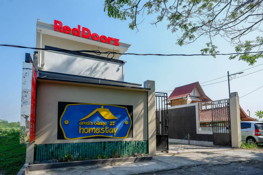 RedDoorz near Padang Golf Adisucipto 
