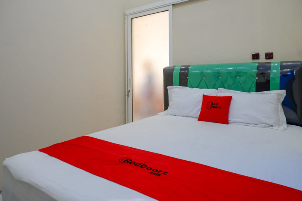RedDoorz Room