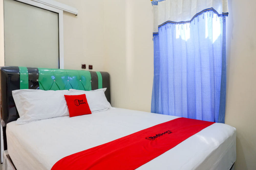 RedDoorz Deluxe Room