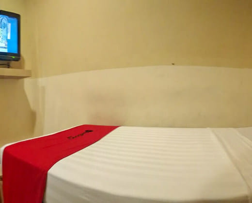 RedDoorz Plus near Makassar Town Square