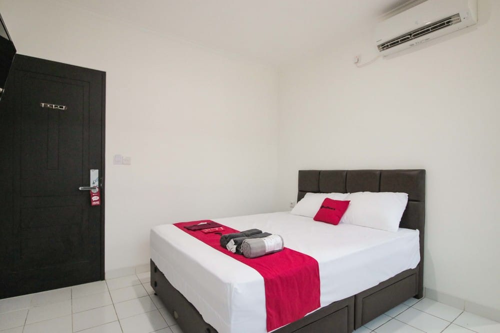 RedDoorz Room