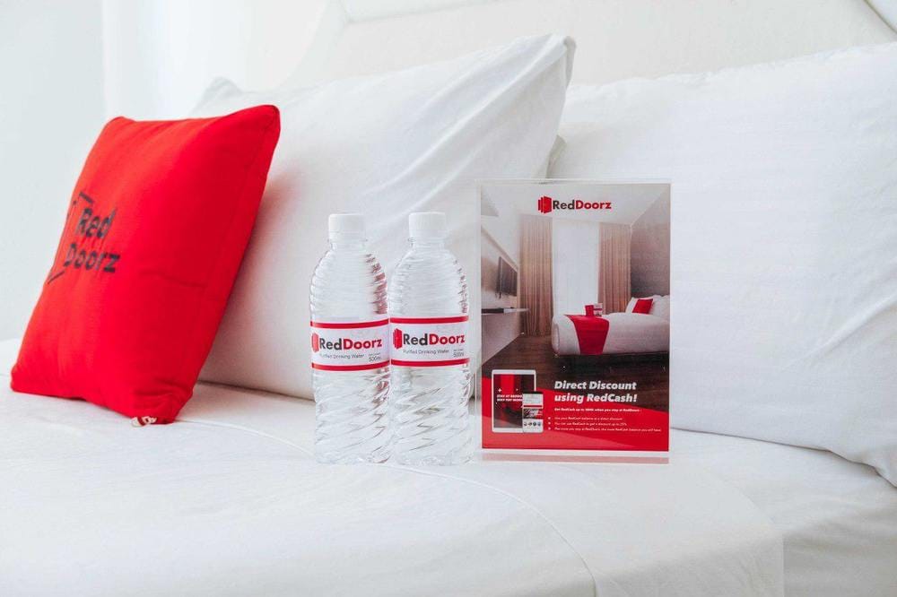 RedDoorz Deluxe Room