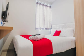 RedDoorz Plus near Soekarno Hatta Airport Taman Mahkota