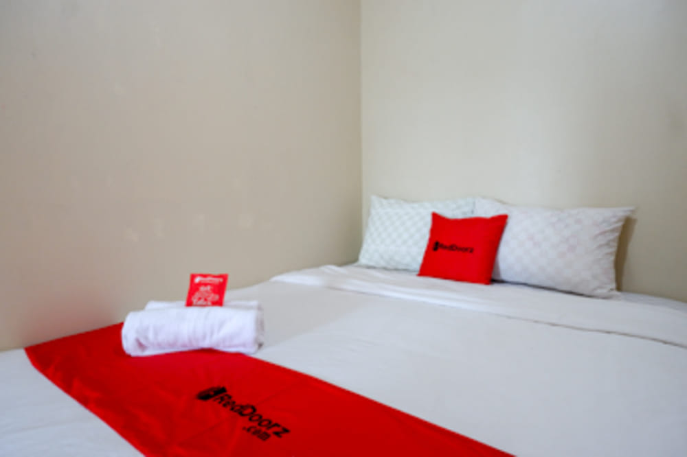 RedDoorz Room