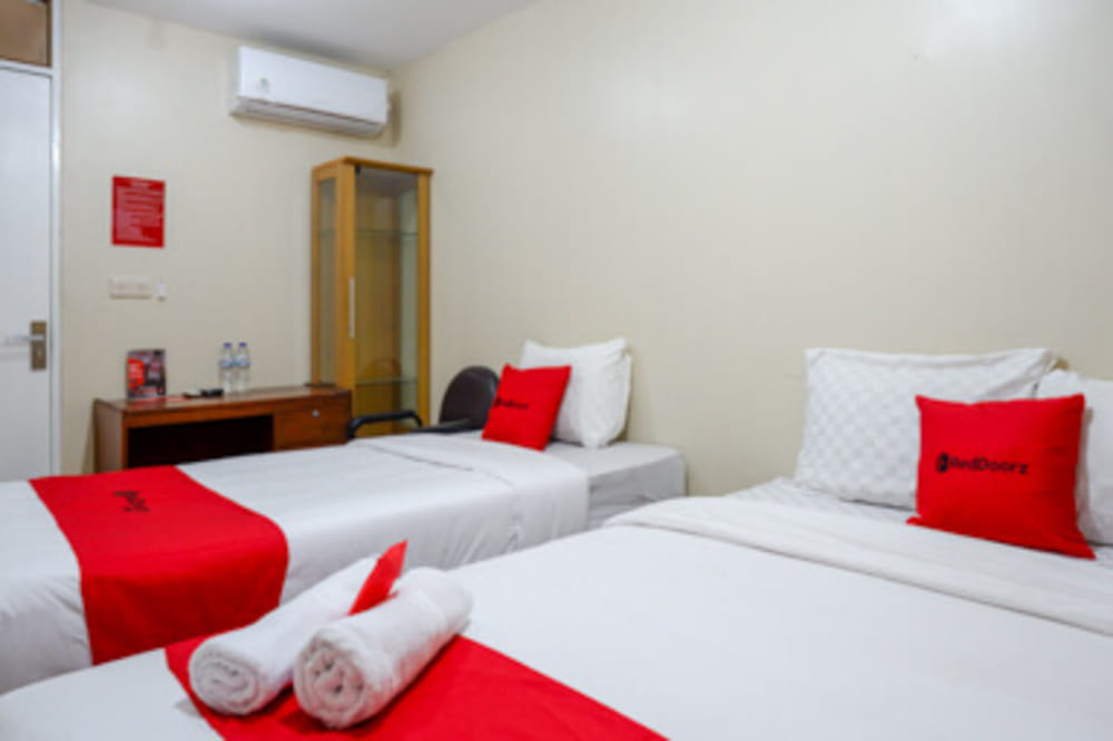 RedDoorz Family Room