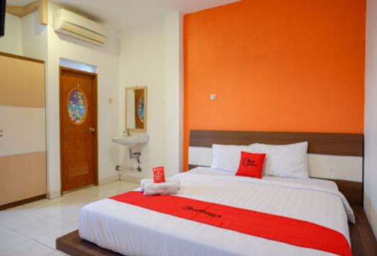 RedDoorz Plus near Ciputra World Kuningan 2