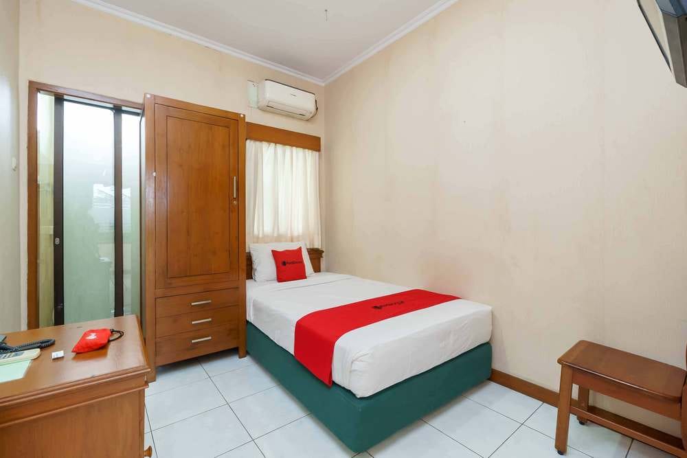 RedDoorz Single Room