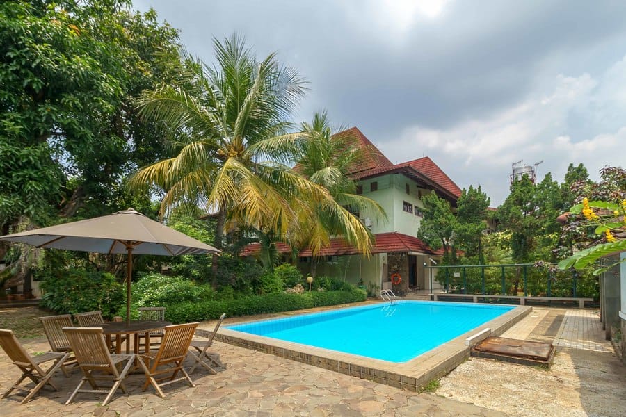 RedDoorz Plus near Kemang Raya