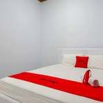 RedDoorz Syariah @ Gatot Subroto Street Bandung 4.