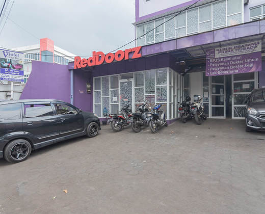 RedDoorz @ Gatot Subroto Street Bandung 3