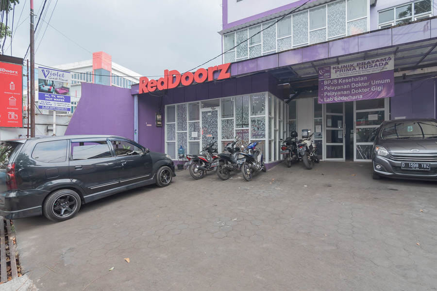 RedDoorz @ Gatot Subroto Street Bandung 3