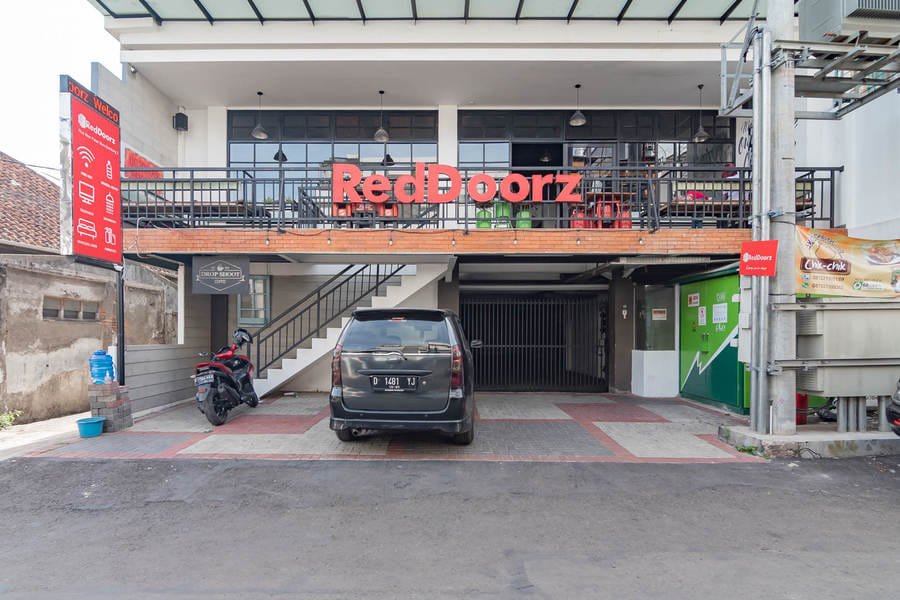 RedDoorz Plus @ Doorman Guest House