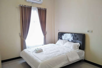 Artayya Puri Homestay near Terminal Purabaya Madiun