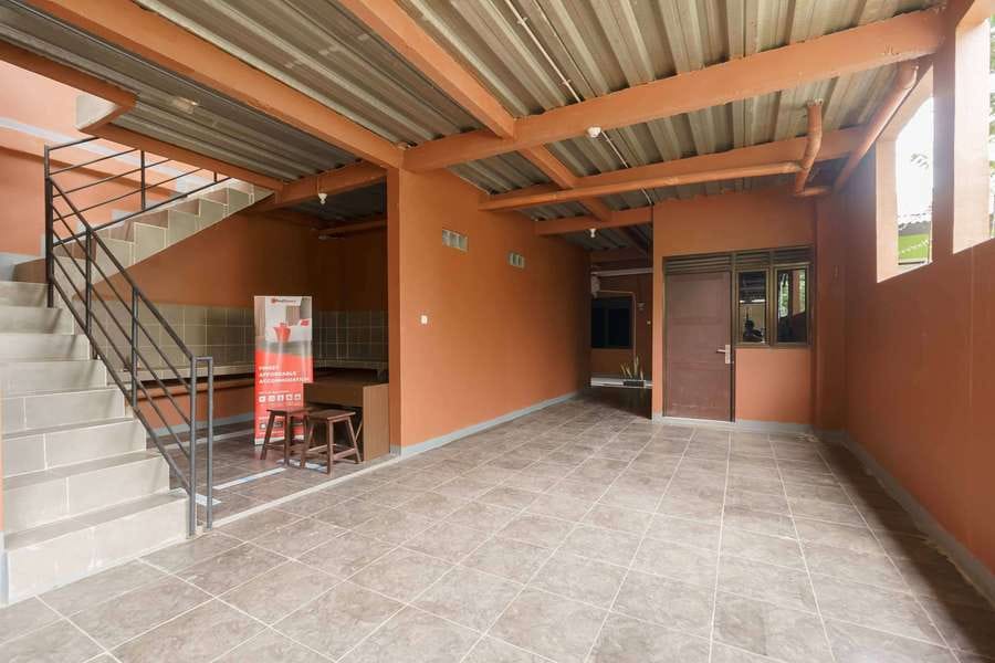 RedDoorz Syariah near Siloam Hospitals Bulak Kapal