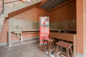 RedDoorz Syariah near Siloam Hospitals Bulak Kapal