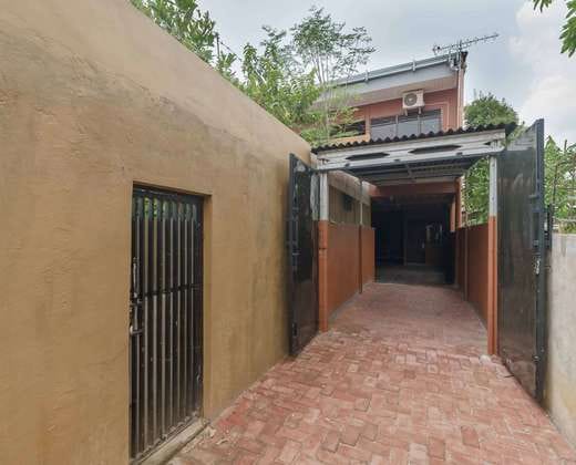 RedDoorz Syariah near Siloam Hospitals Bulak Kapal