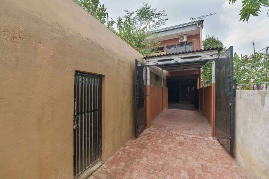 RedDoorz Syariah near Siloam Hospitals Bulak Kapal