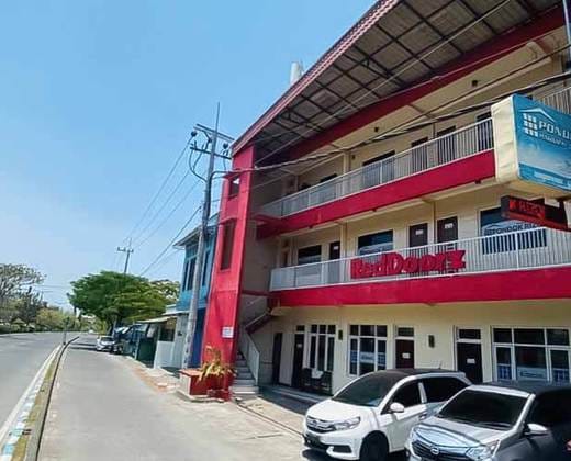 RedDoorz Syariah near T1 Juanda Airport 2