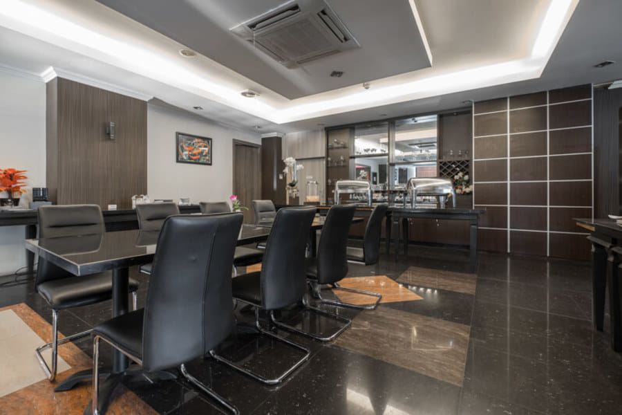 Sans Hotel Lynt Makassar