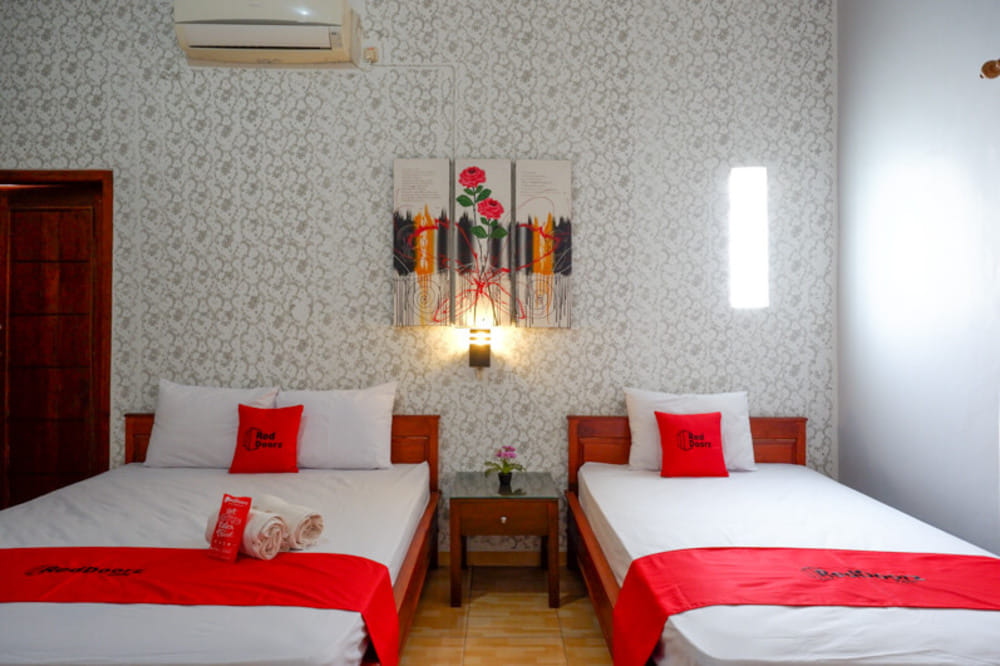 RedDoorz Family Room