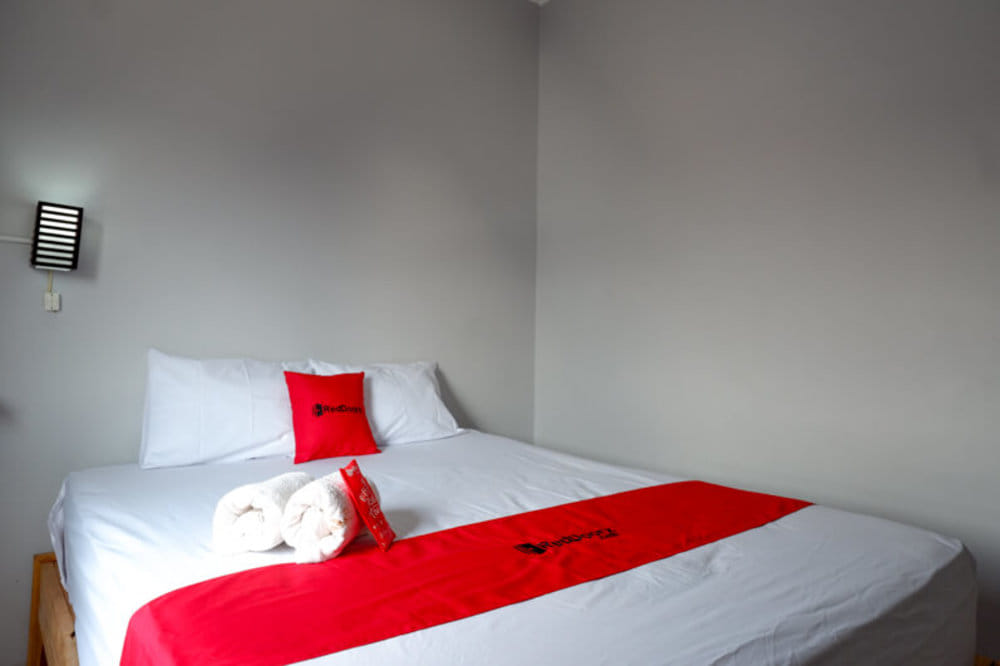 RedDoorz Room
