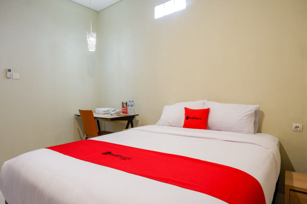RedDoorz Room