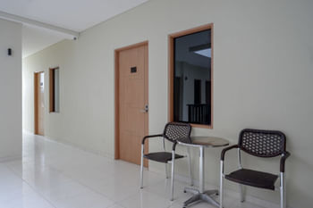 RedDoorz near Exit Tol Banyumanik 2