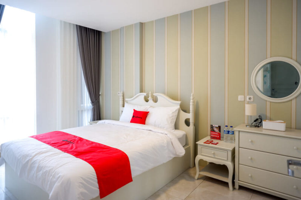 RedDoorz Room with Window