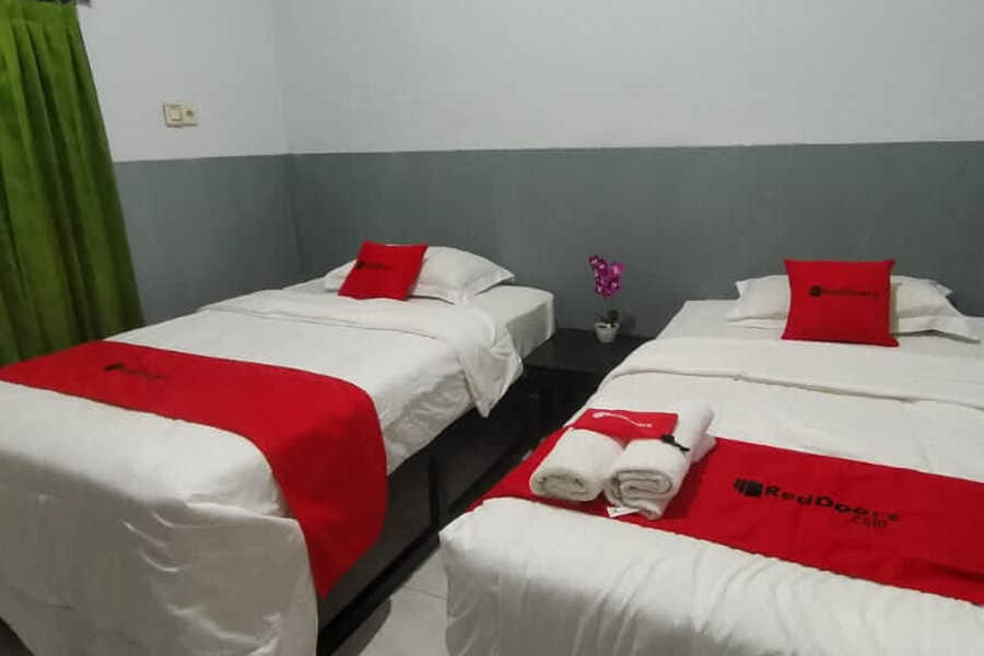 RedDoorz Plus near Alun Alun Sumenep