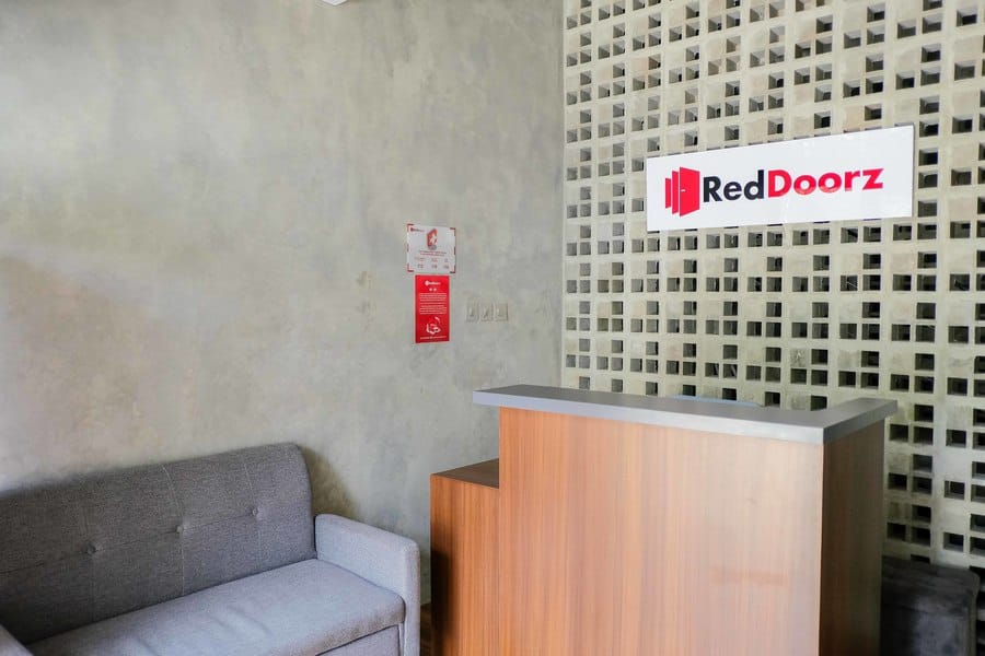 RedDoorz near Trans Studio Mall Cibubur 3